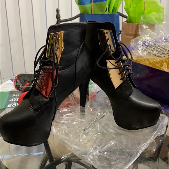 Steve Madden Boot - Picture 1 of 5